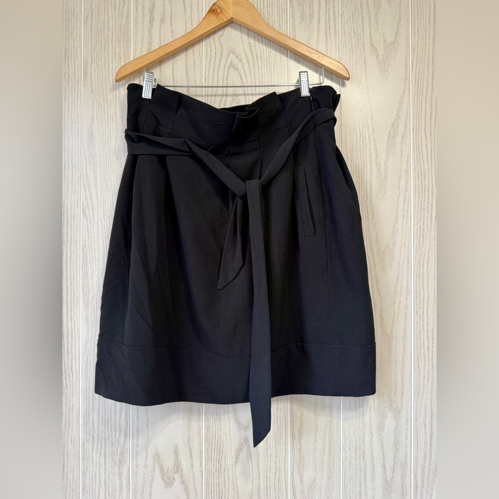BCBG Black Wool Paper Bag Skirt Size 12 EUC